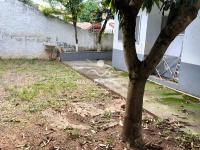 Casa Bairro Meridien com arvores frutíferas e espaço para  horta.