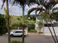 Casa Bairro Meridien com arvores frutíferas e espaço para  horta.