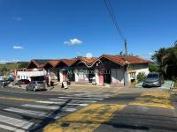 Lojas na Avenida Monte Sião  .Investimento. Todas estão alugadas.