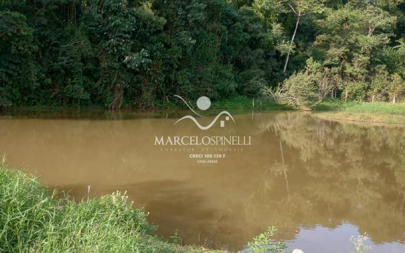  Chacara -Terreno Bairro Barreiro Águas de Lindóia Lago na divisa.