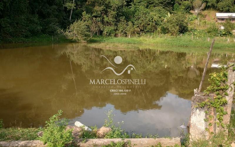  Chacara -Terreno Bairro Barreiro Águas de Lindóia Lago na divisa.