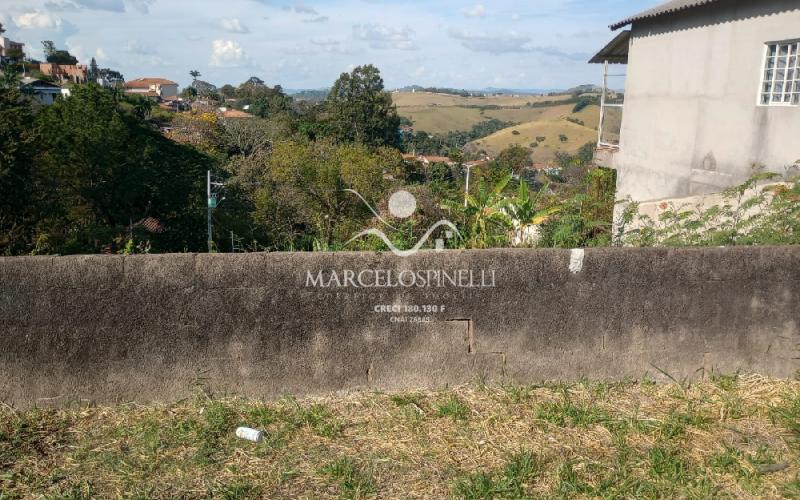 Terreno com linda vista para as montanhas