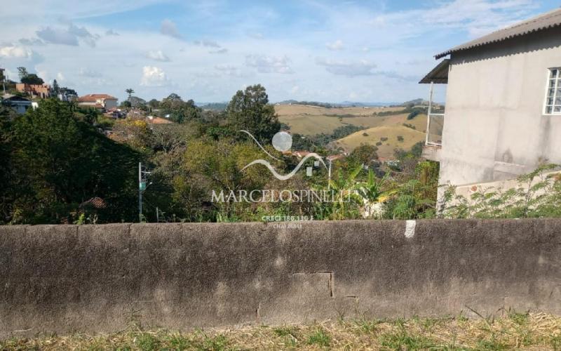 Terreno com linda vista para as montanhas