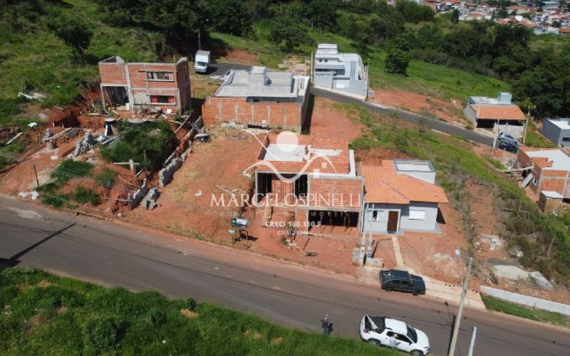 Casa em construção. Entrega pronta.