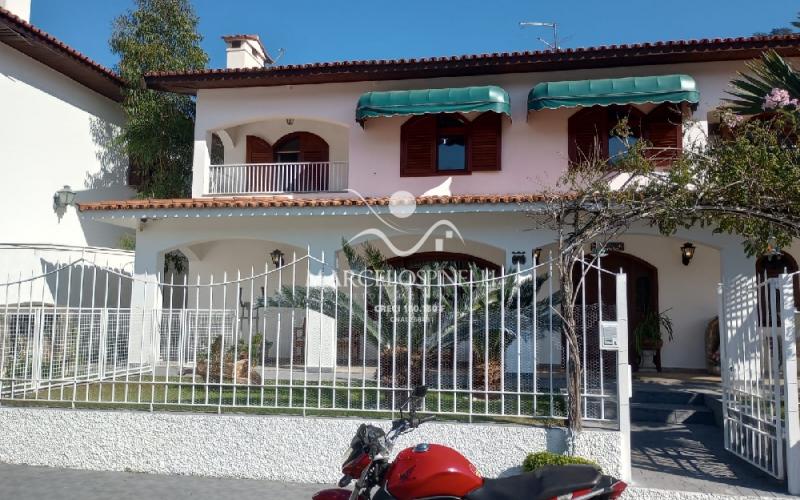 Casa no Bairro Maciel com piscina. Bairro nobre da cidade.