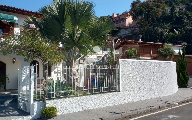 Casa no Bairro Maciel com piscina. Bairro nobre da cidade.