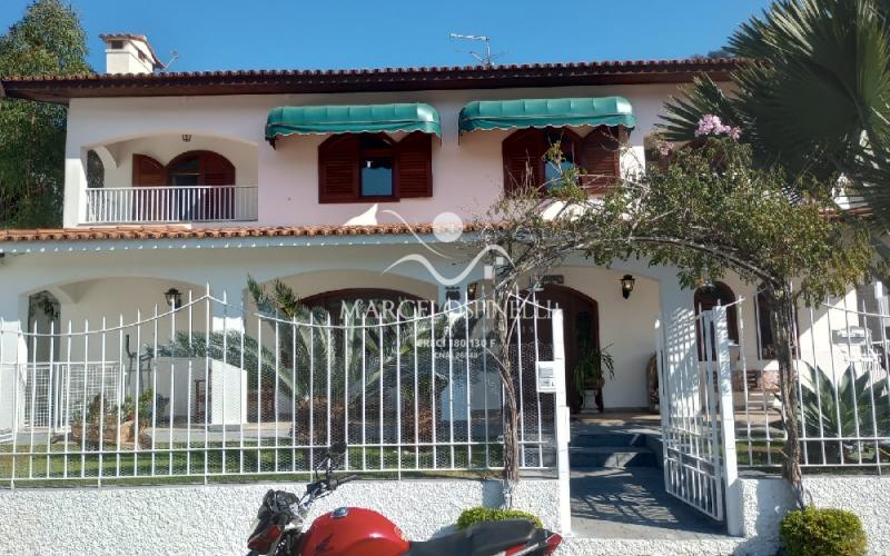 Casa no Bairro Maciel com piscina. Bairro nobre da cidade.