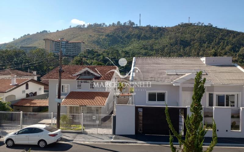 Casa no Bairro Maciel com piscina. Bairro nobre da cidade.