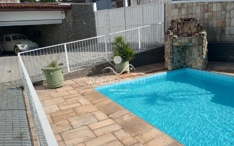 Casa no Bairro Maciel com piscina. Bairro nobre da cidade.