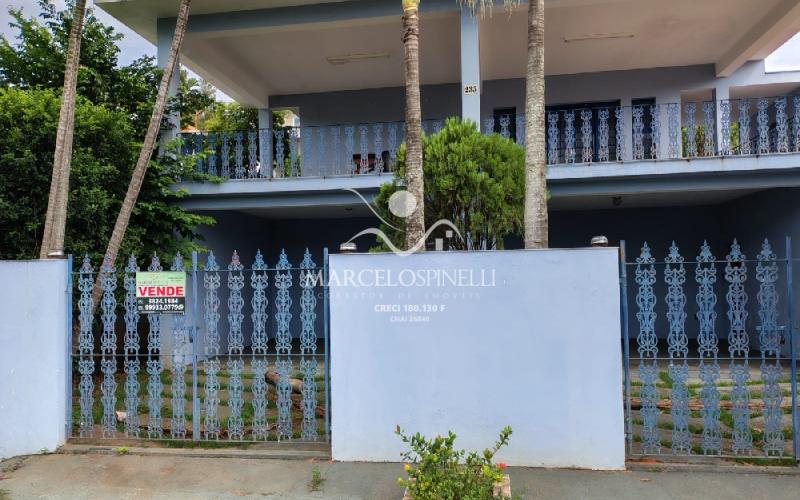 Casa Bairro Meridien com arvores frutíferas e espaço para  horta.