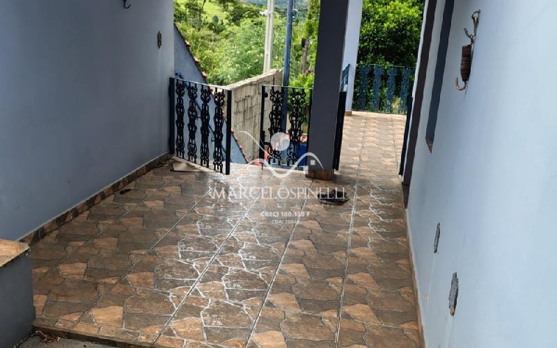 Casa Bairro Meridien com arvores frutíferas e espaço para  horta.