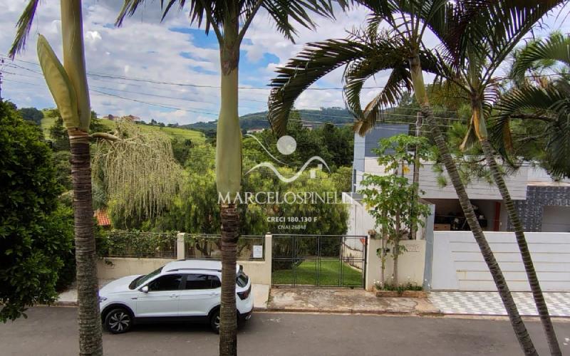 Casa Bairro Meridien com arvores frutíferas e espaço para  horta.