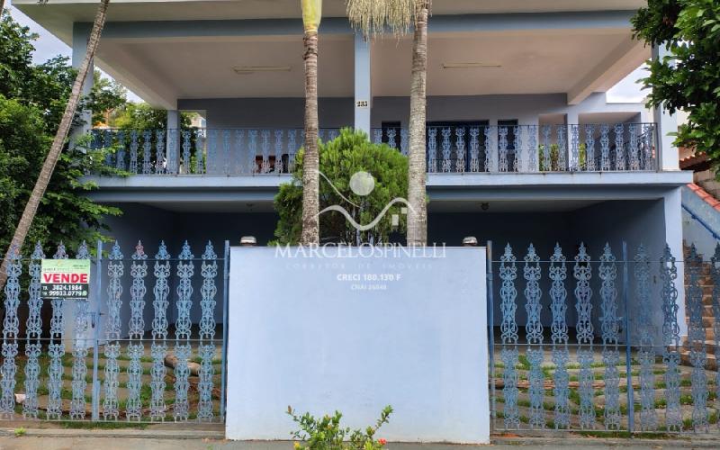 Casa Bairro Meridien com arvores frutíferas e espaço para  horta.