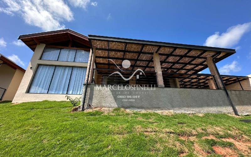 Casa  auto suficiente em produção de energia elétrica, cisterna com 10 mil m³ de agua de chuva com sistema de filtros e bomba. Mobiliada. Vista maravilhosa.