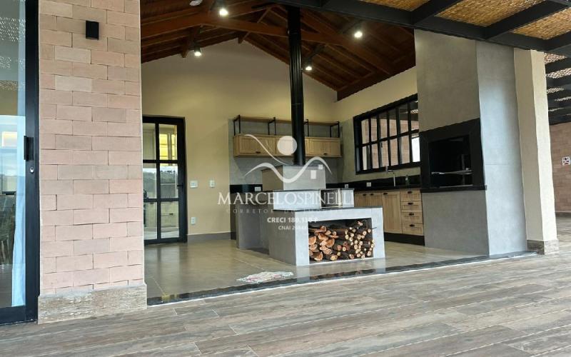 Casa  auto suficiente em produção de energia elétrica, cisterna com 10 mil m³ de agua de chuva com sistema de filtros e bomba. Mobiliada. Vista maravilhosa.