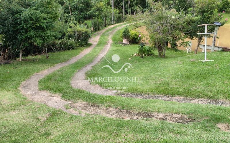 Chácara com  2 tanques de peixes e 4 nascentes de agua captada.