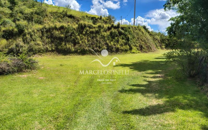 Chácara com  2 tanques de peixes e 4 nascentes de agua captada.