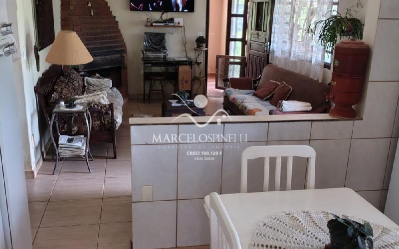 Chácara com  2 tanques de peixes e 4 nascentes de agua captada.