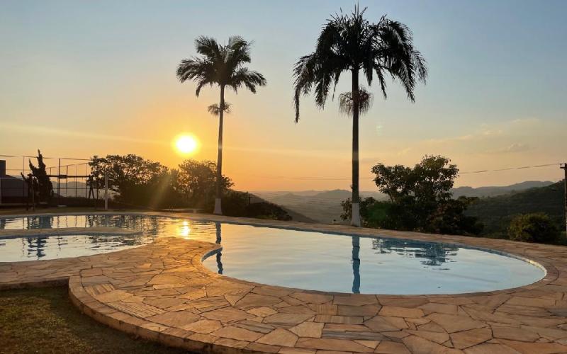 Apto Villas Altas ,Vista para as montanhas com exuberante Por do Sol